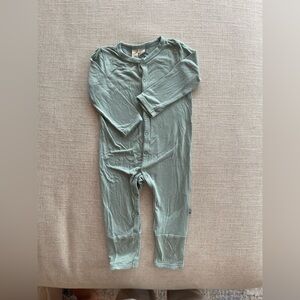 Kyte baby footless onzie snap closures